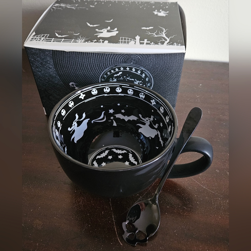NEW Nightmare Before Christmas Novelty Mug with Skull Cut Out Spoon. Nice.